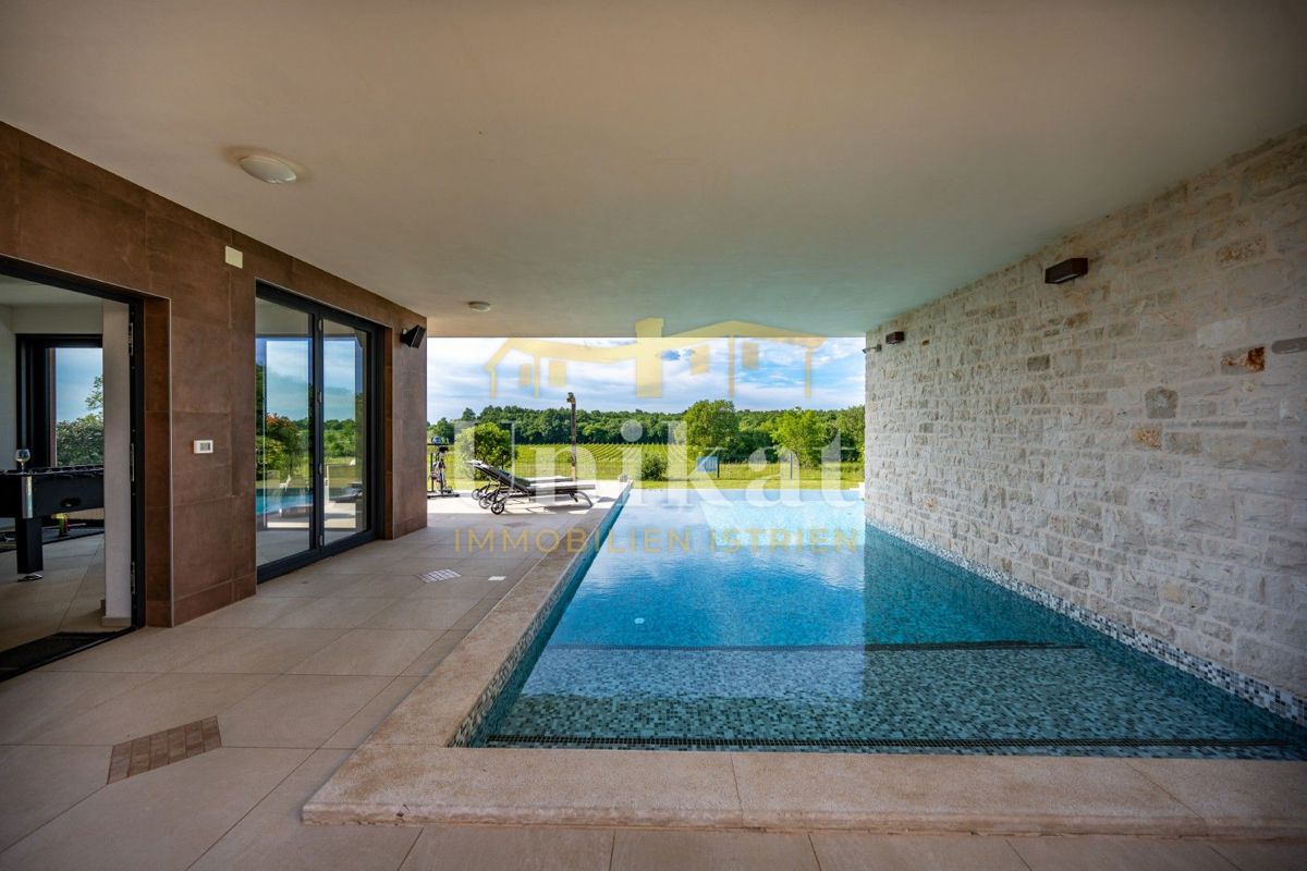 Luksuzna hiša z garažo v kleti - 3 km do morja